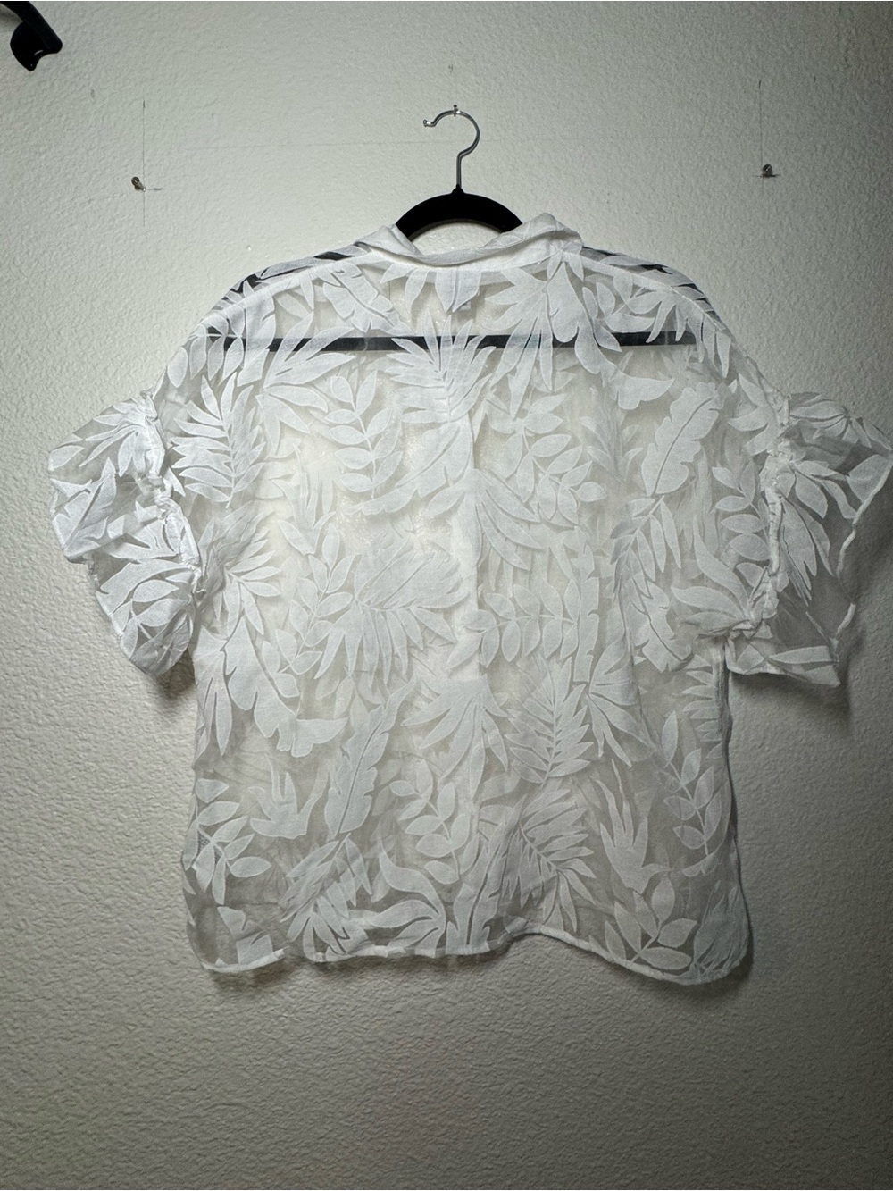 Sheer White Embroidered Short-Sleeve button collar Blouse - Picture 5 of 9